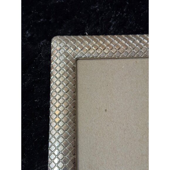 Silver Textured Diamond Pattern Tabletop Picture Frame 5"x7" Rectangular Stand - Picture 4 of 7